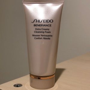 Shiseido Benefiance Extra Creamy Cleansing Foam